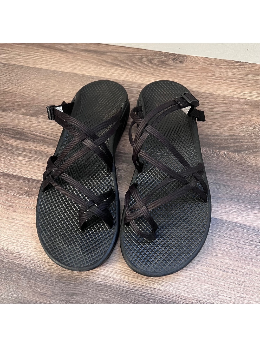 Chaco black strappy sandals women's size 9